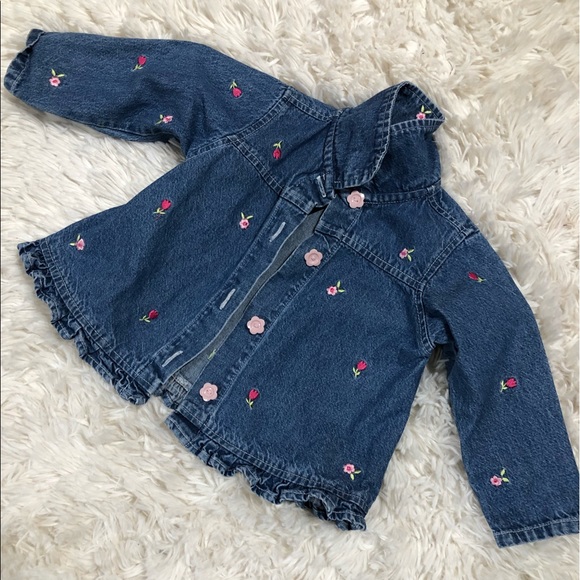 Infant Jean jacket 24 M w pink flower buttons and design throughout. Adorable🥰 - Picture 3 of 7